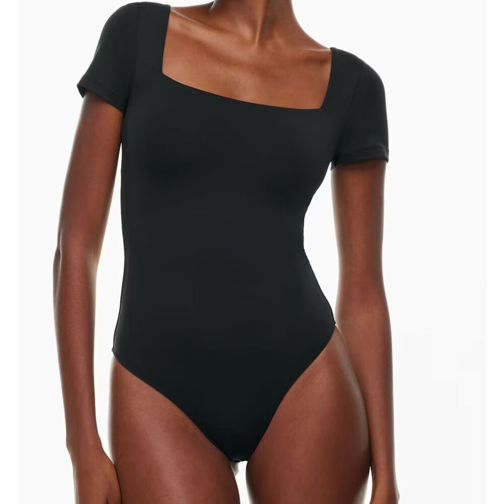 Babaton Contour Squareneck Shortsleeve Bodysuit